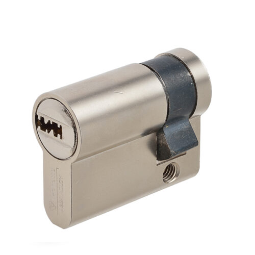 Demi cylindre de sécurité renforcé Vachette VOLT, utilisé pour garantir une protection renforcée des accès tout en optimisant l'organisation des clés.