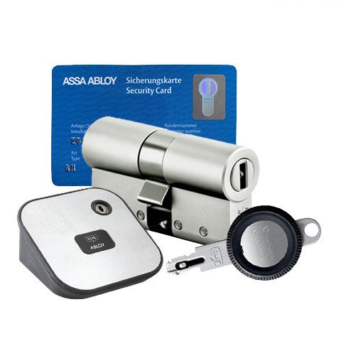 Ensemble complet du système CLIQ ASSA ABLOY, incluant la carte de propriété, clés, cylindres et programmateur.